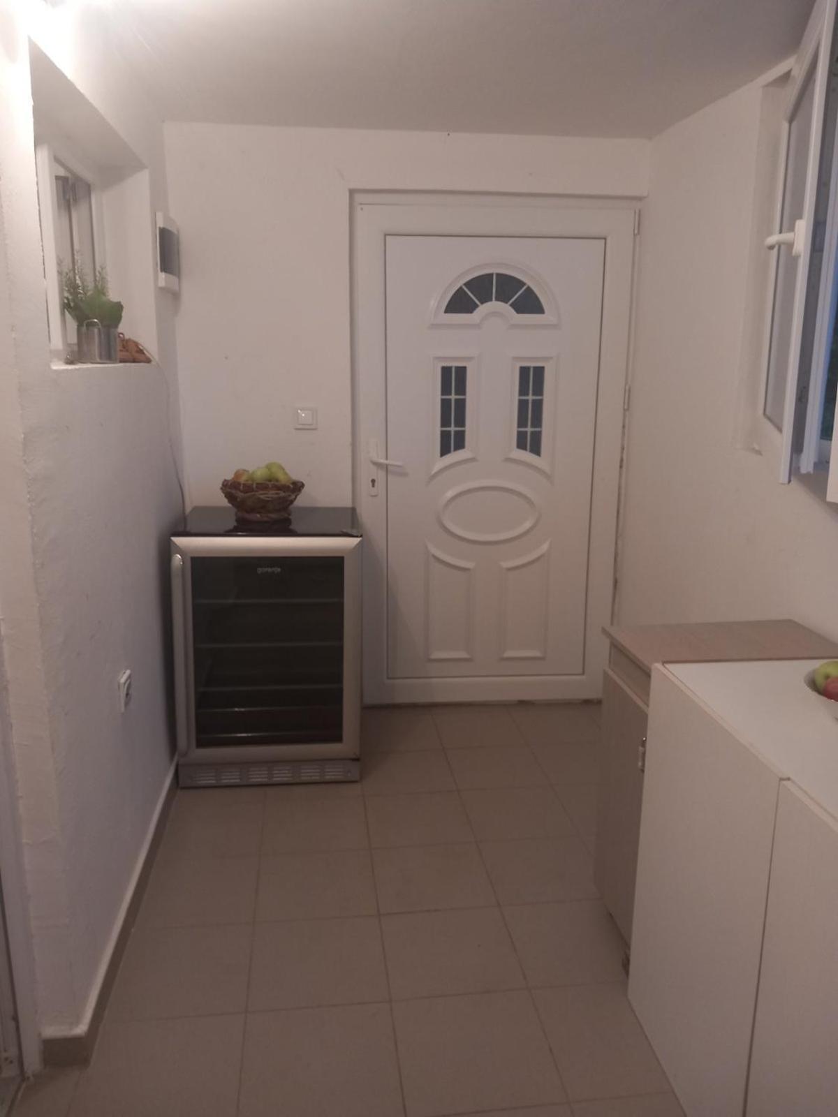 Kaj Nana I Dedo * Σκόπια